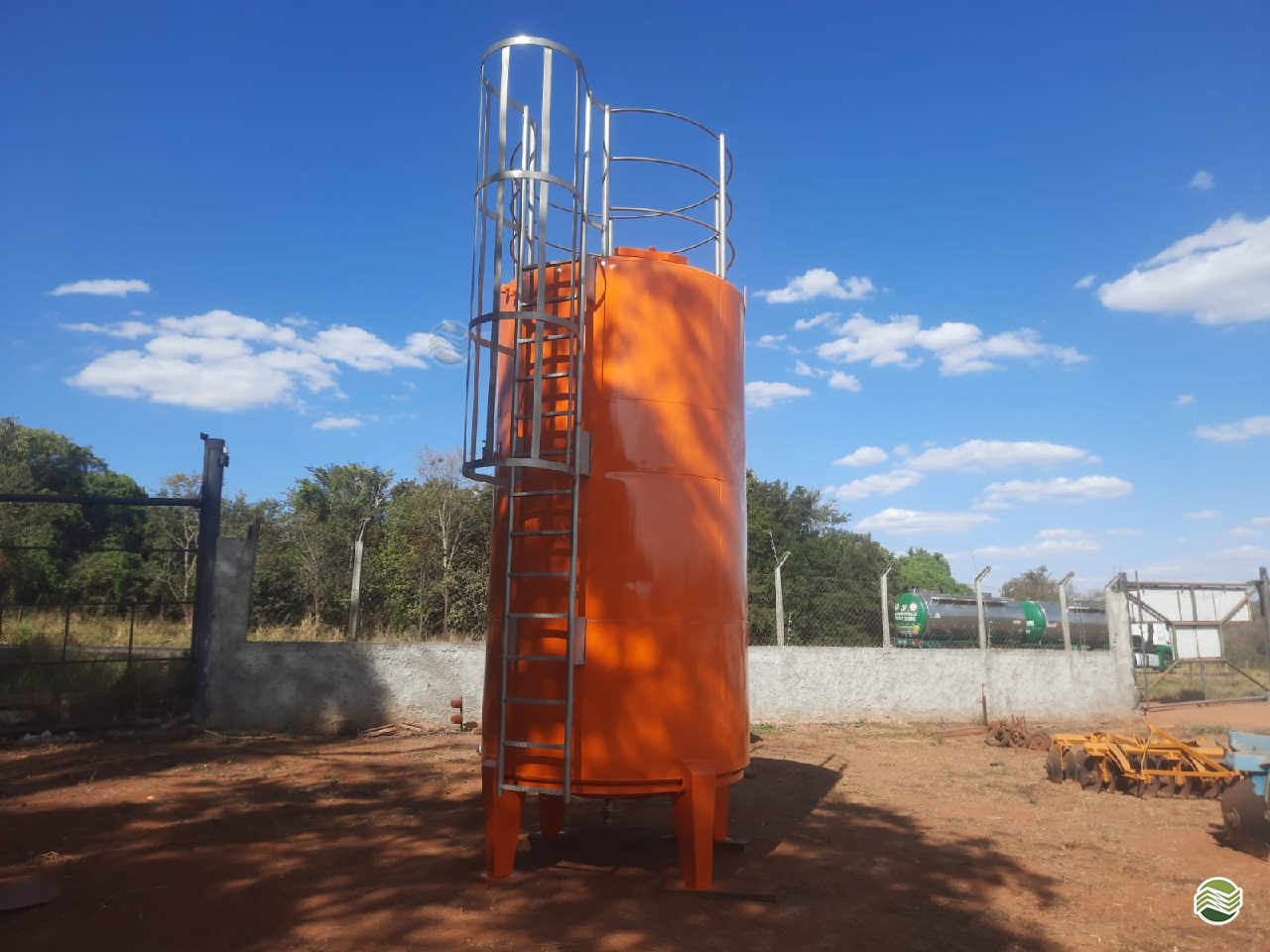 EQUIPAMENTOS CAIXA DÁGUA TUBULAR Marcão Tratores UBERABA MINAS GERAIS MG